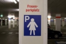Германия: Аэропорт Франкфурта представил парковку «только для женщин»