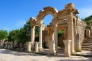 Турция будет защищать древности от туристов
