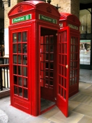 Великобритания: Лондон превращает старые телефонные будки в зарядники для мобильных