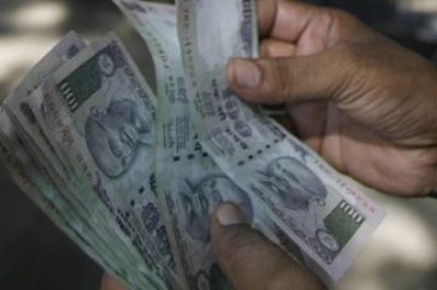 Национальной индийской валютой является рупия (INR)